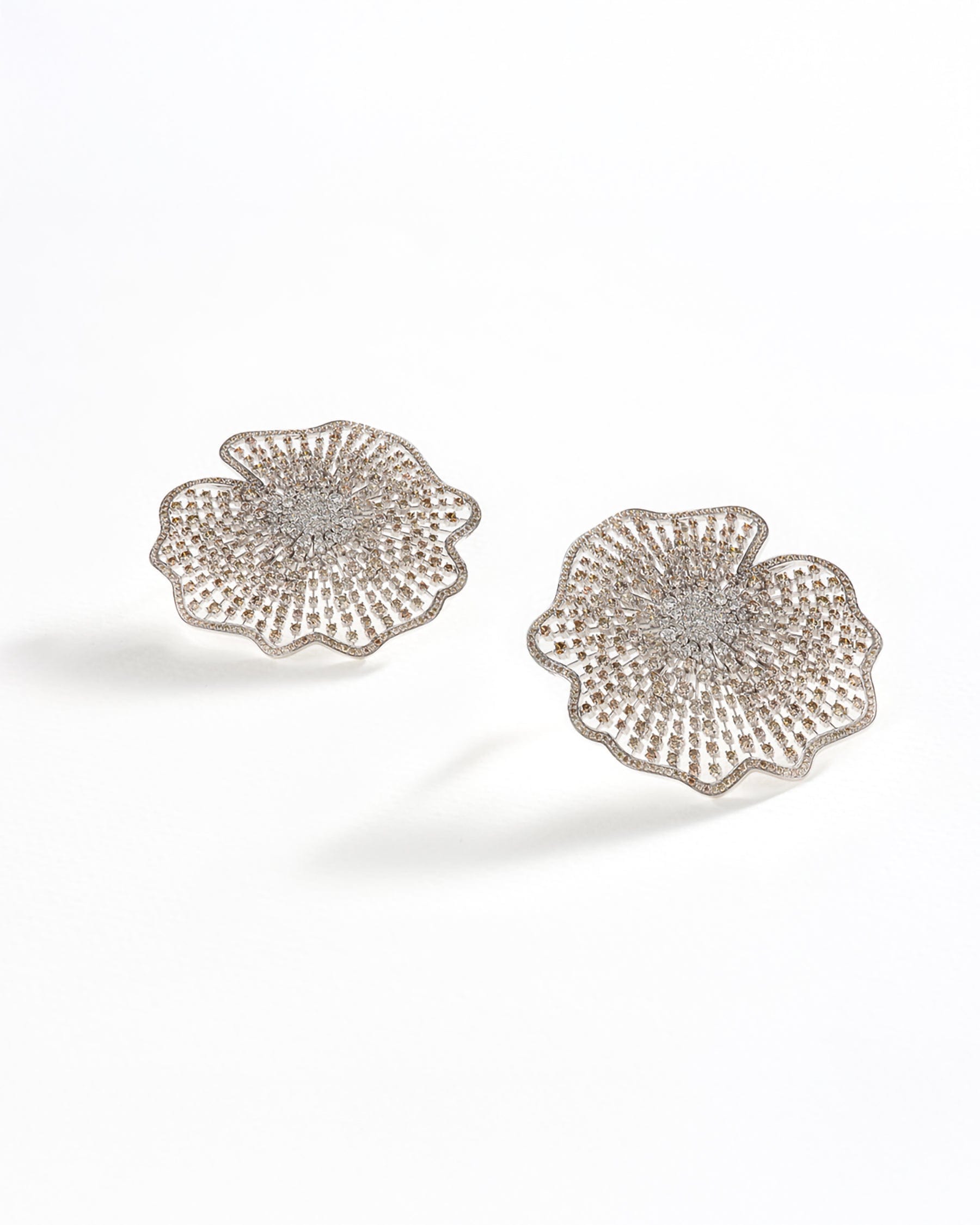 Akshita Rattha Earrings Everbloom - White gold