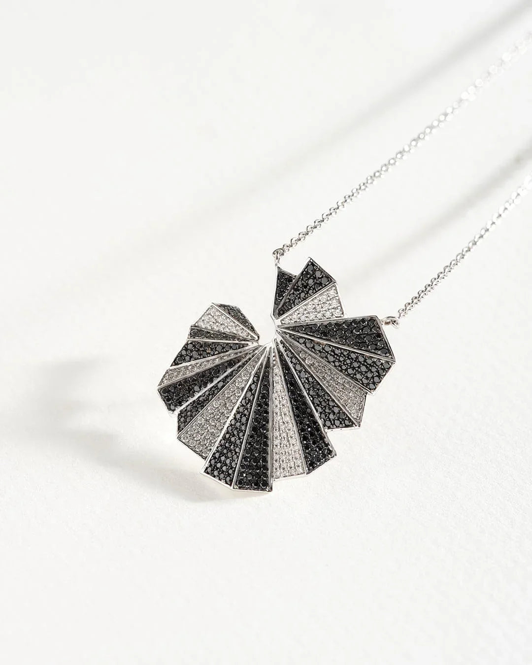 Akshita Rattha Pendants Arche Pendant